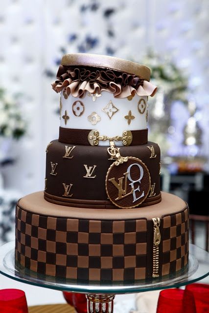 macarons  Louis vuitton cake, Luxury food, Louis vuitton birthday